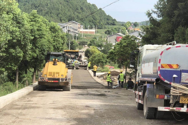 路橋集團搶晴天、戰(zhàn)雨天、斗夜間  全力以赴推進國道347項目建設(shè)